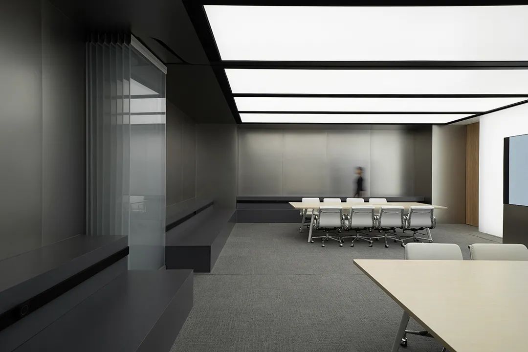 郑州上市集团办公室装修公司-现代大气办公室设计案