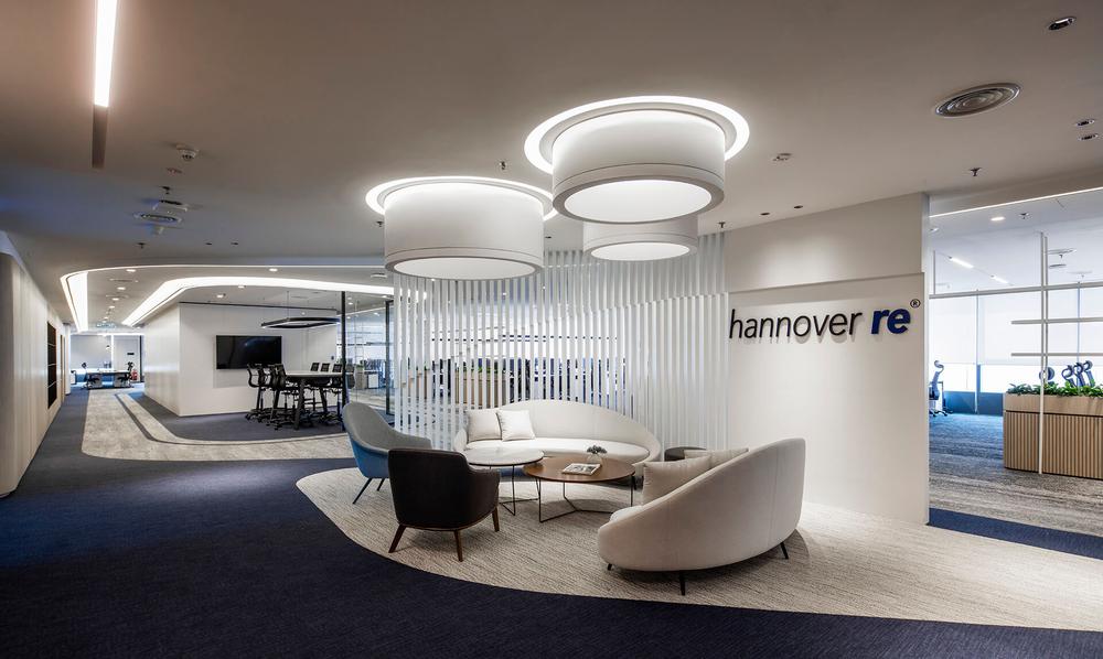 简约时尚的汉诺威再保险公司办公室装修设计(图2)